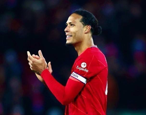 59岁的罗马里奥已与22岁女友分手，巴媒：他又有了新约会对象