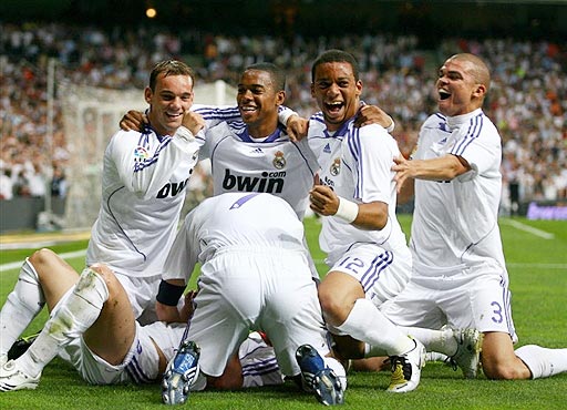 CBA：广东男篮顶住压力 力克广厦