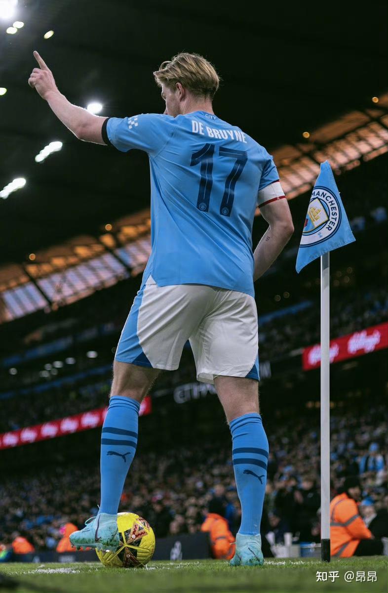 祝福！阿森纳前锋萨卡社媒官宣与相恋5年的女友求婚成功