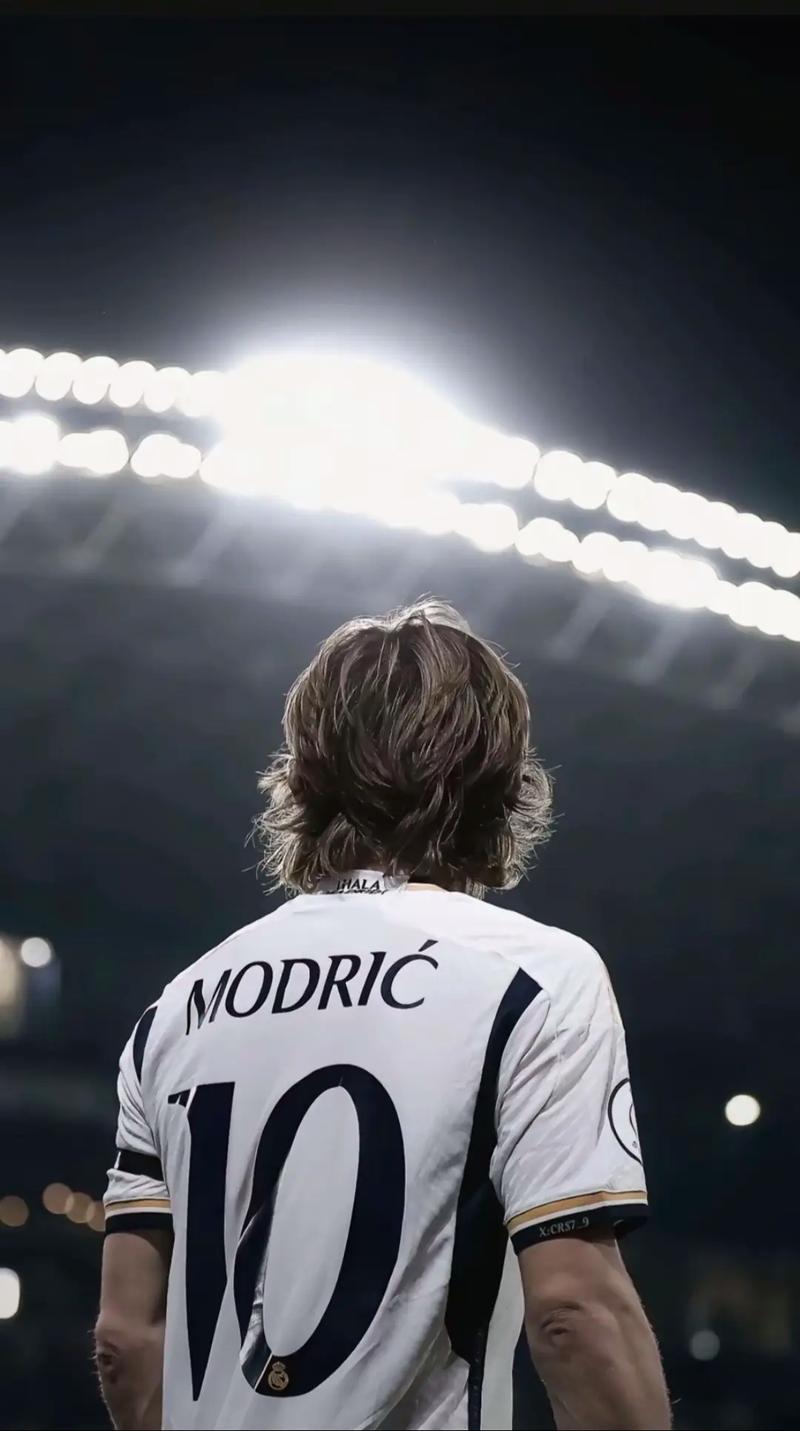 劳塔罗国米生涯欧冠62次出场并列队史第二，仅次于萨内蒂