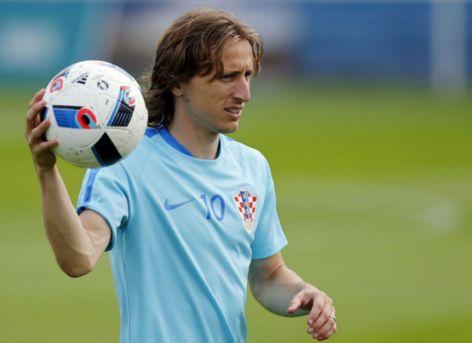 英超积分榜：阿森纳2分领先曼城，维拉第3曼联第6利物浦第10